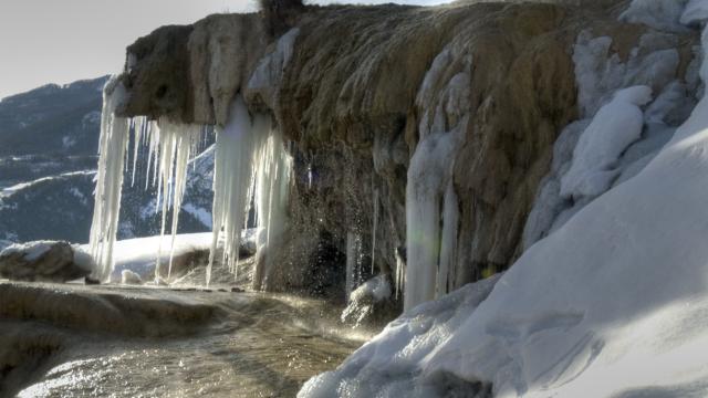 La Fontaine De Réotier En Hiver