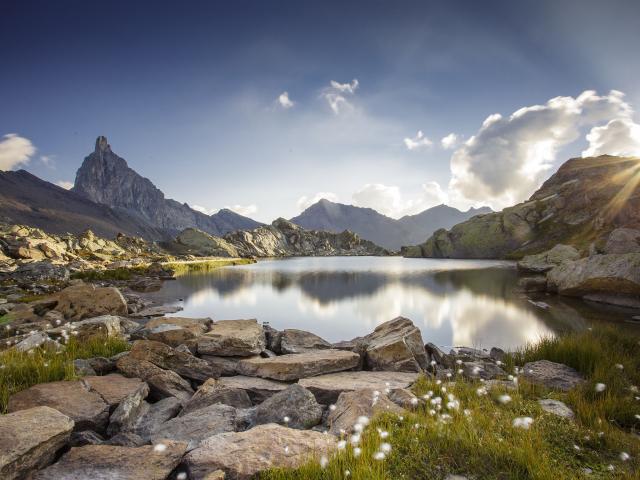 Queyras Lac De La Blanche Avec Vue Sur La Tete Des Toilies©fabrice Amoros