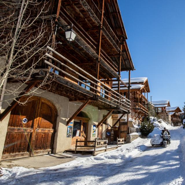 Les fustes de Saint Véran sous la neige