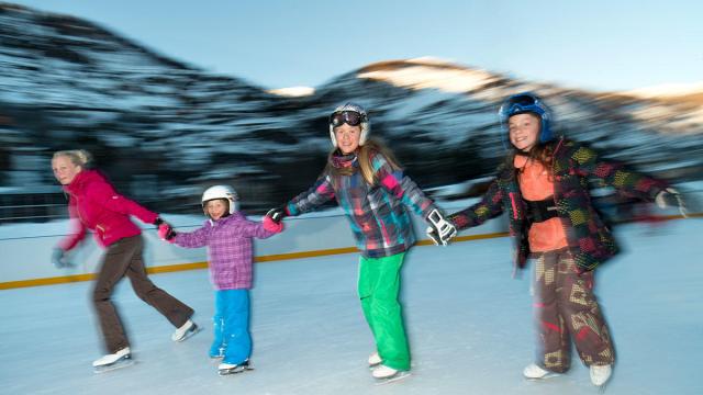 Patinoire-Aiguilles.jpg