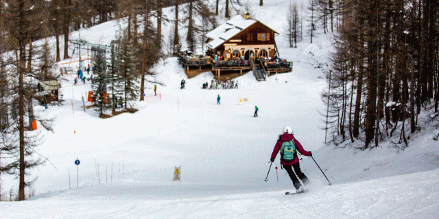 Ski-alpin-Arvieux-Action-haut-de-la-station-HD-11.gif