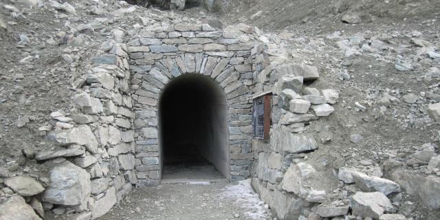 Tunnel De La Traversette