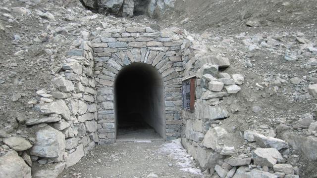 Tunnel De La Traversette