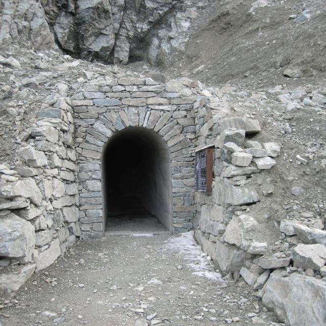 Tunnel De La Traversette