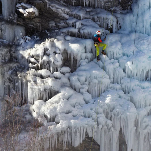 Cascade de glace à Aiguilles dans le cadre des Rencontres de la première glace